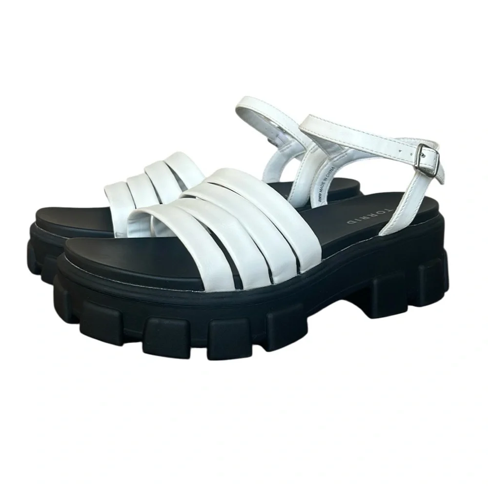 NWT Torrid White and Black Chunky Platform Sandals Multi Band Heeled Strappy 8WW